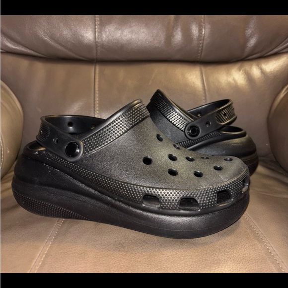 Crocs Classic Crush Clog Black Unisex Chunky Platform Beach EUC, women’s 7 Men 5 - Picture 6 of 7